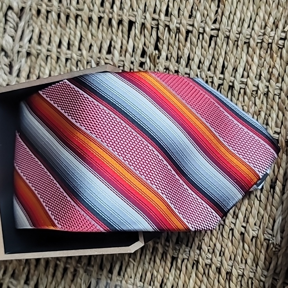 Red black men's neck tie in wooden gift box new - Picture 3 of 4